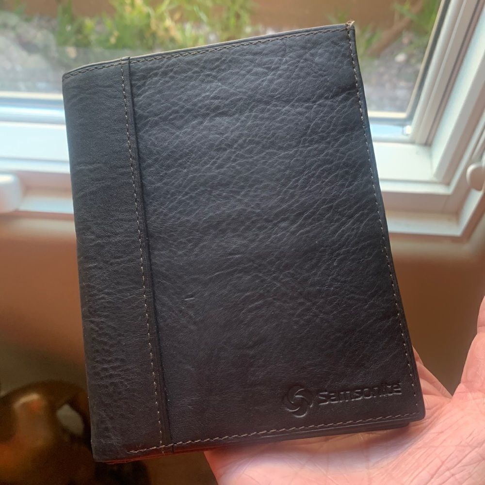 Brown  Leather  Samsonite Wallet